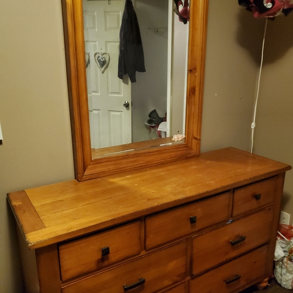 Solid oak dresser - Picture 3 of 3